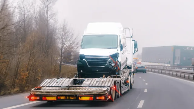 Kolizja bez ofiar – co robić, oświadczenie i laweta z OC sprawcy