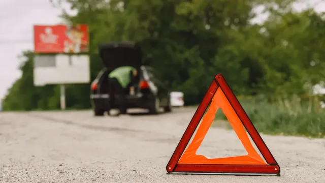 Awaria na autostradzie krok po kroku – pomoc drogowa i bezpieczeństwo